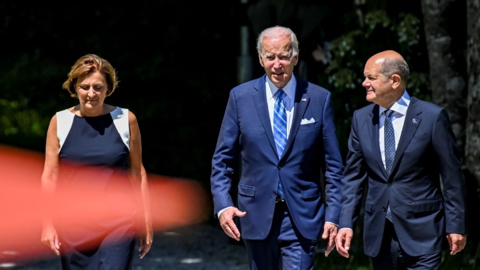 Kanclerzem Niemiec Olaf Scholz z żoną i amerykański prezydent Joe Biden podczas Szczytu Grupy G7/fot. PAP, EPA