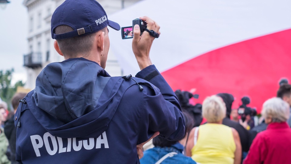 Na polecenie komendanta wojewódzkiego policji w Bydgoszczy, służby kontroli prowadzą postępowanie ws. działań funkcjonariuszy w niedzielę (26 czerwca) w Inowrocławiu. Chodzi o użycie gazu. Policja zabezpieczała tego dnia spotkanie mieszkańców miasta z prezesem PiS Jarosławem Kaczyńskim. Zdjęcie ilustracyjne./fot. Pixabay