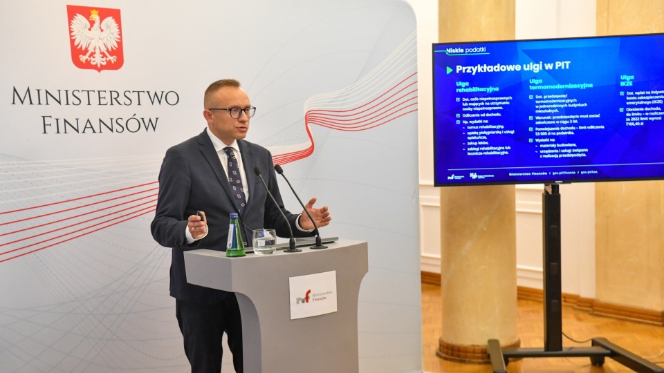 Wiceminister finansów Artur Soboń podczas konferencji prasowej w siedzibie resortu w Warszawie. Fot. PAP/Piotr Nowak