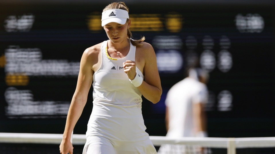 Nowa mistrzyni Wimbledonu - Jelena Rybakina. Fot.: Tolga Akmen/PAP