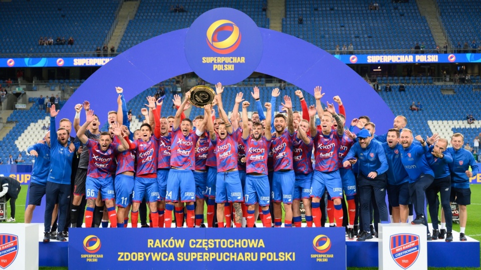 Raków Częstochowa zdobył pierwsze trofeum w sezonie. Fot.: Jakub Kaczmarczyk/PAP