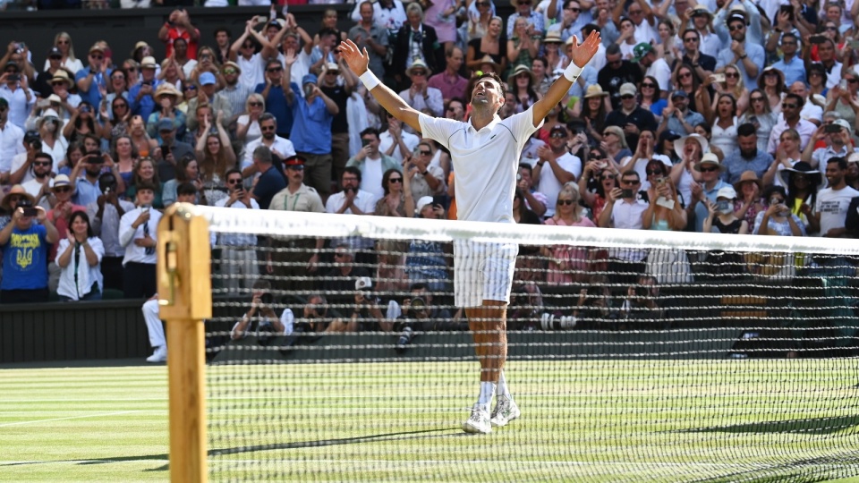 Novak Djoković znów wygrał Wimbledon. Fot.: Neil Hall/PAP