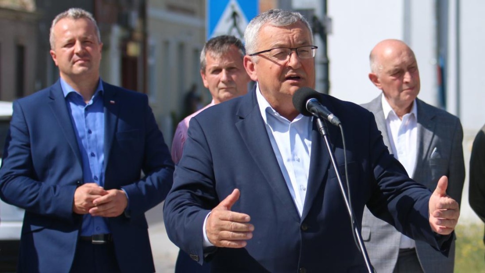 Minister infrastruktury Andrzej Adamczyk na konferencji na Rynku w Fordonie. Fot. https://www.gov.pl/