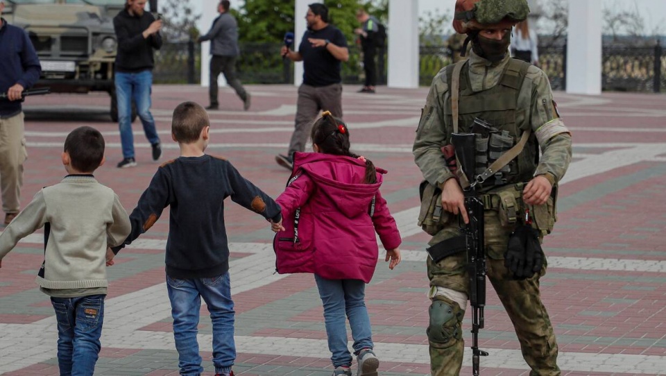 Rosjanie od początku inwazji wywieźli z Ukrainy na swoje terytorium 5100 dzieci/fot. PAP, EPA
