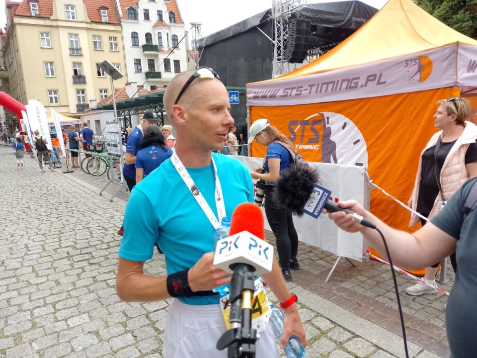 Paweł Malinowski z Torunia wygrał I Maraton Camino Polaco - bieg kujawsko-pomorskim odcinkiem Szlaku św. Jakuba/fot. Michał Zaręba