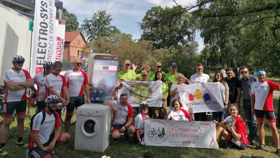 W piątek, 29 lipca na plantach starego Kanału Bydgoskiego odbyła się zbiórka elektroodpadów w ramach akcji Cycling Recycling 2022. Fot. Edyta Krężel