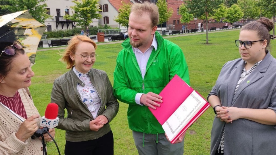 Politycy spotkali się z dziennikarzami na Wyspie Młyńskiej w Bydgoszczy. Fot. Nadesłana