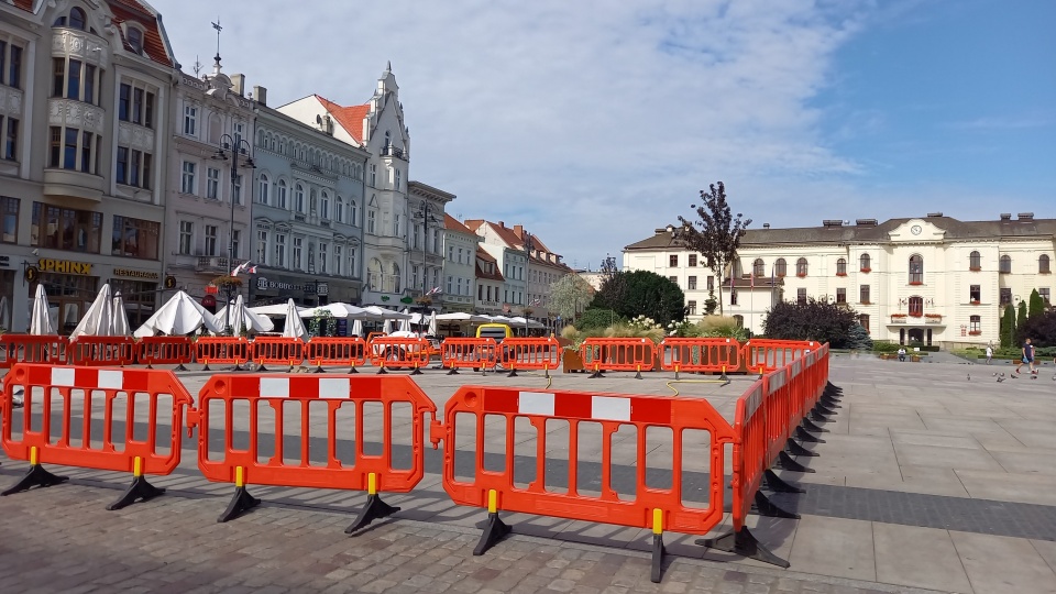 Rozpoczyna się czyszczenie płyty Starego Rynku. Fot. Tatiana Adonis