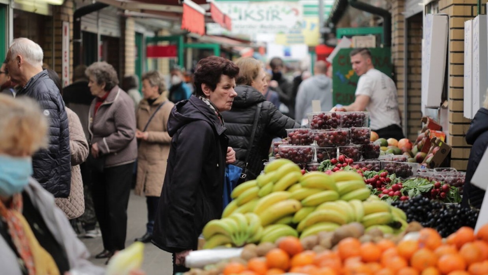 W lipcu w sklepach było drożej średnio o ponad 18 proc. w porównaniu do zeszłego roku - wynika z najnowszego „Indeksu cen w sklepach detalicznych"./fot. PAP/Albert Zawada