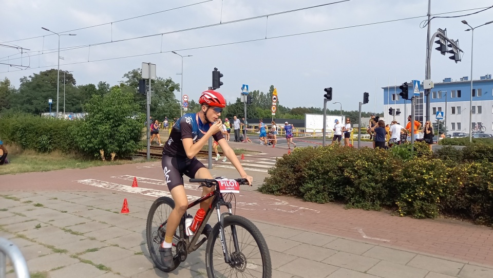 Najwytrwalsi wystartowali jako pierwsi. Ruszyły triathlonowe zmagania. Fot. Tatiana Adonis