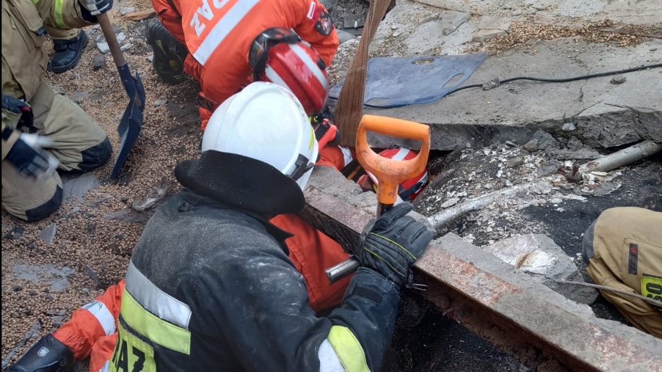 W Bukowcu pod Brodnicą zawalił się strop obory/fot. PSP Toruń