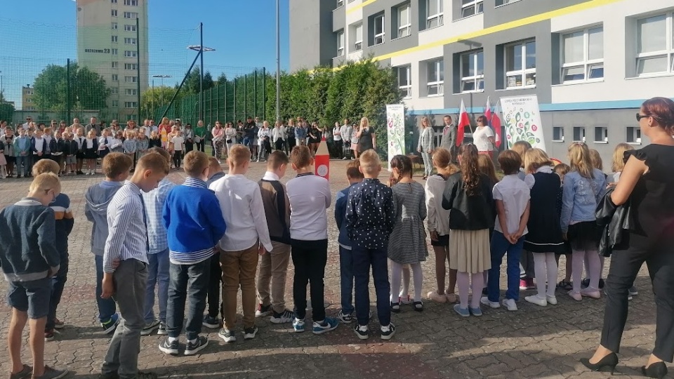 W bydgoskich szkołach uczniów z Ukrainy nie brakuje. Na zdjęciu: inauguracja roku szkolnego w SP nr 63 w Bydgoszczy/fot. mg