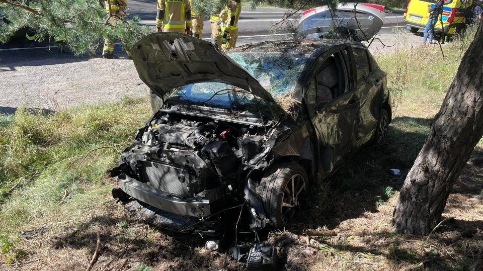 Po godz. 12.00 w Makowiskach doszło do niebezpiecznego zdarzenia. Na miejscu pojawili się m.in. druhowie z OSP w Solcu Kujawskim, policja i ratownicy medyczni. Fot. OSP Solec Kujawski