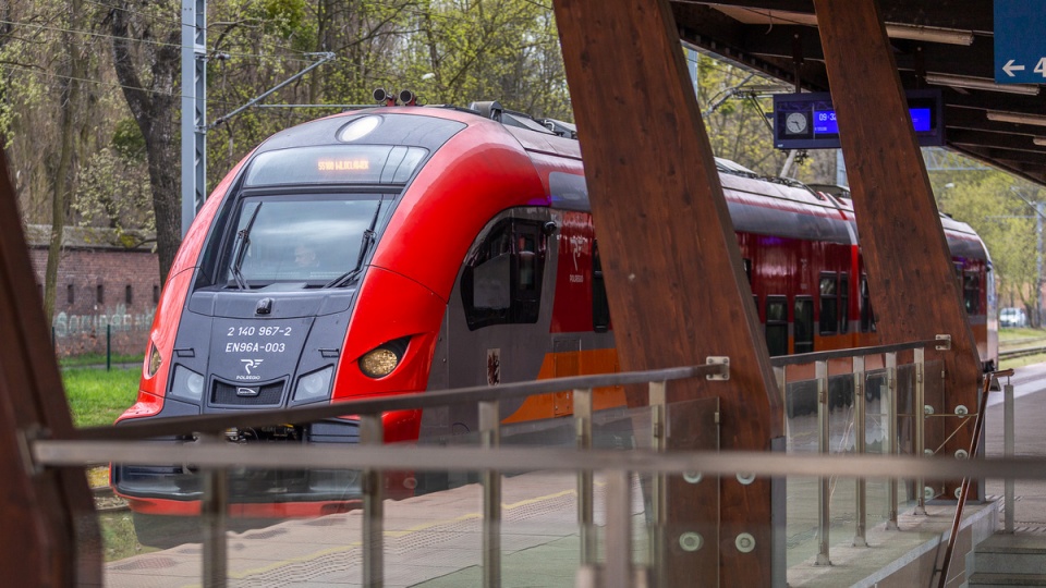 Nowe pociągi - z klimatyzacją i 150 miejscami siedzącymi każdy - będą kosztowały blisko 180 mln zł/fot. Szymon Zdziebło dla UM