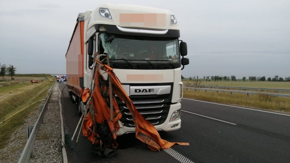 Do wypadku doszło na 100. kilometrze drogi ekspresowej S5 w kierunku Bydgoszczy, na wysokości miejscowości Sobiejuchy/fot. materiały policji
