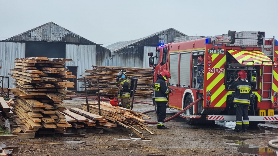 W akcji gaśniczej brało udział 12 zastępów straży pożarnej - 46 ratowników/fot. KM PSP Toruń, Facebook