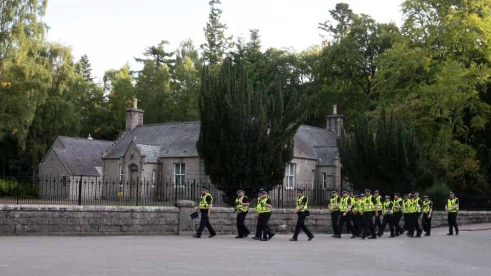 Trumna z ciałem królowej wyruszyła z Balmoral do Edynburga. Fot. PAP/EPA