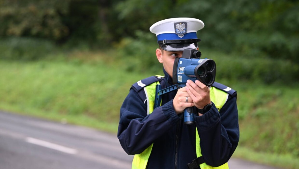 Ponad 1800 mandatów wystawili w mijającym tygodniu policjanci z regionu. To na razie wstępne dane, od kiedy obowiązuje nowy taryfikator. /fot. PAP/Darek Delmanowicz