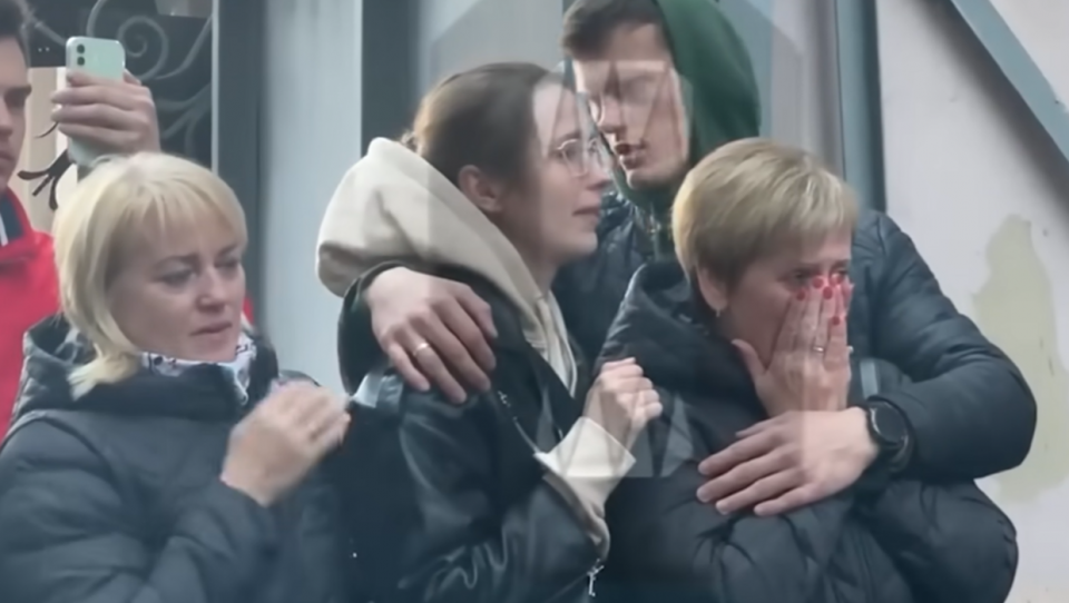 Płaczące Rosjanki z powodu mobilizacji bliskich/fot. YouTube
