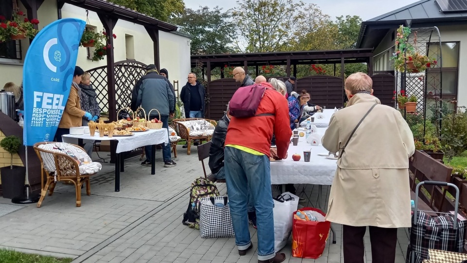 Bigos, domowe ciasto i paczki żywnościowe - to wszystko czekało dziś na potrzebujących w ramach akcji ,,Gotujemy – Pomagamy – Podajemy dalej’’, którą zorganizowano w Bydgoszczy/fot. Tatiana Adonis