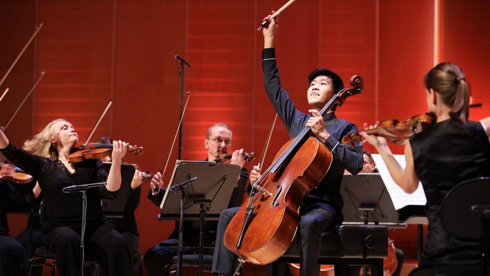 Kanadyjski wiolonczelista Bryan Cheng wystąpi w piątek w Filharmonii Pomorskiej w Bydgoszczy/fot. Facebook