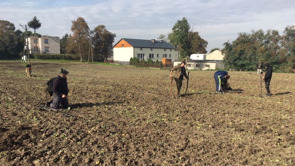 Na poszukiwanie artefaktów związanych z tą batalią wyruszyło około 200 amatorów archeologii/fot. Elżbieta Rupniewska