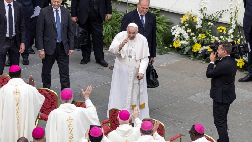 Papież zwrócił się do około 50 tysięcy wiernych, uczestniczących w kanonizacji dwóch włoskich błogosławionych/fot. PAP, EPA