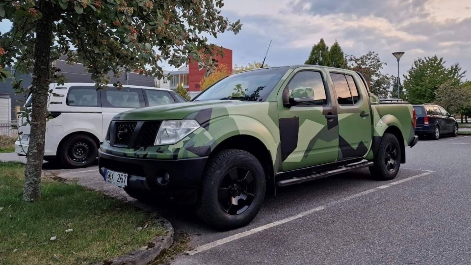 Terenowy pickup wkrótce pojedzie na Ukrainę, ale wcześniej odbędzie się zbiórka darów, do której Radosław Sikorski zaprasza chętnych mieszkańców regionu./fot. Facebook/Radosław Sikorski/Blågula Bilen