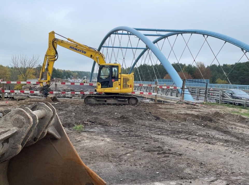 Prace rozbiórkowe na razie nie będą kontynuowane - spółka PLK PKP nie może wstrzymać ruchu pociągów/fot. ZDMiKP w Bydgoszczy