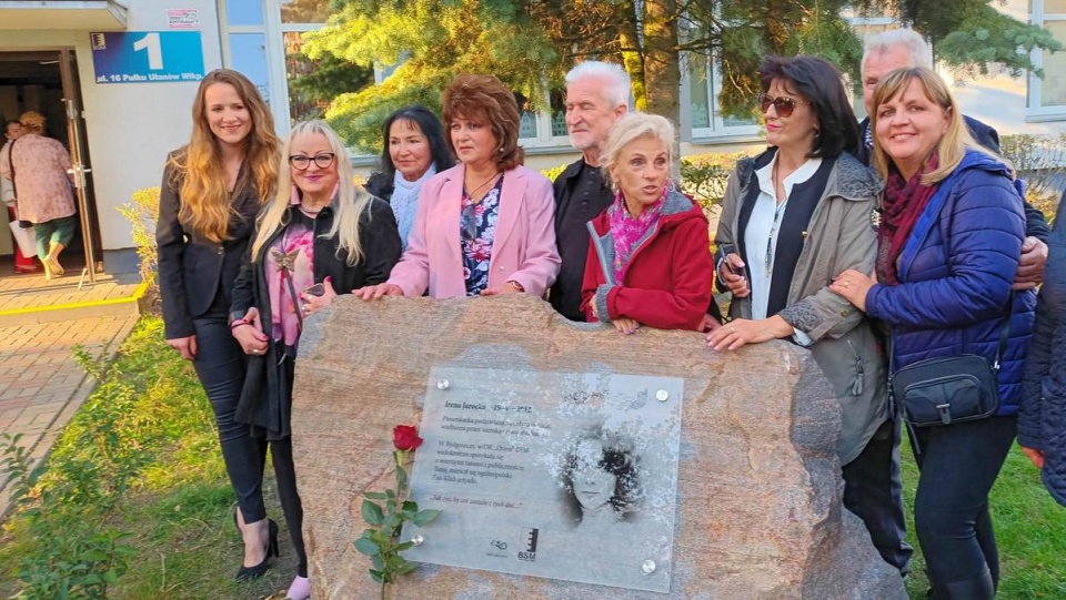 Odsłonięcie tablicy poświęconej Irenie Jarockiej/fot. Monika Siwak