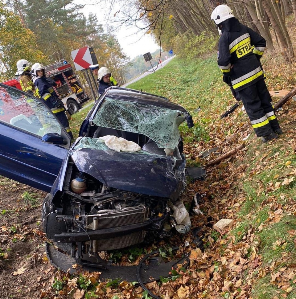 Czołowe zderzenie dwóch samochodów w miejscowości Bzowo, w powiecie świeckim, na trasie Dolna Grupa-Warlubie (DK nr 91). Pięć osób zostało rannych. /fot. OSP Warlubie/Facebook