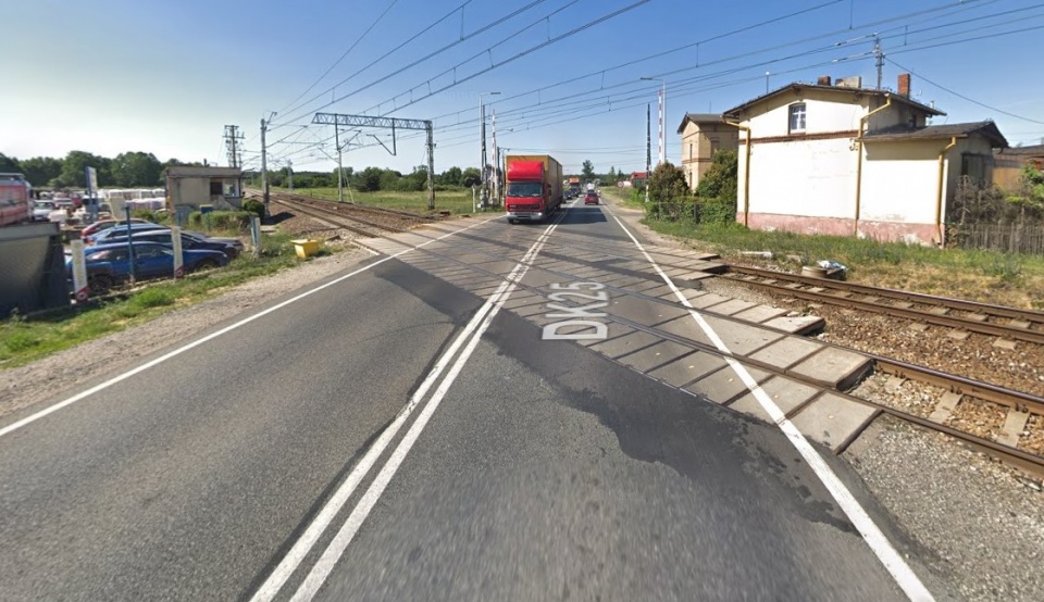 Od poniedziałku, w związku z remontem, zamknięty zostanie przejazd przez linię kolejową w Nowej Wsi Wielkiej, na drodze krajowej nr 25 Bydgoszcz - Inowrocław./fot. Google Street Wiev