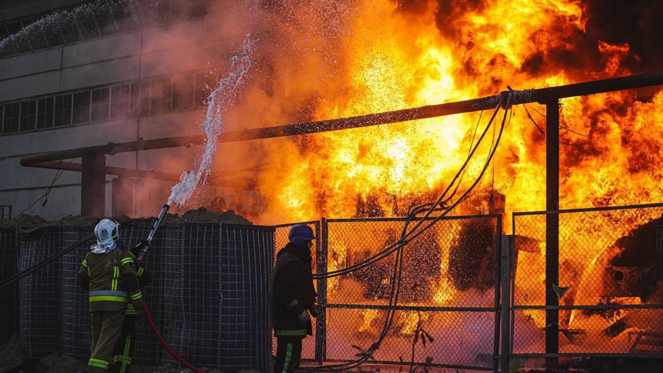 Ukraina zmaga się z nasileniem bombardowań. Fot.: State Emergency Service of Ukraine/PAP