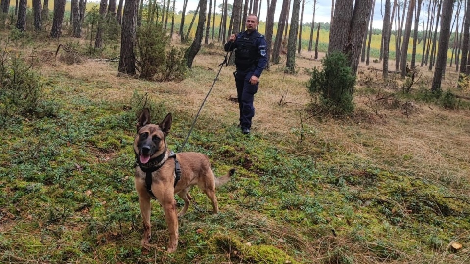 Policjanci z psem odnaleźli mężczyznę po przejściu około 3 km./fot. Policja