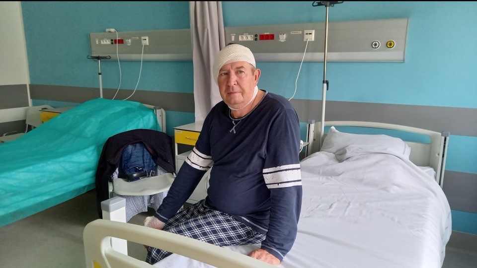 Jeden z pacjentów, który ma nowoczesny implant. Fot.: Tatiana Adonis/Polskie Radio PiK