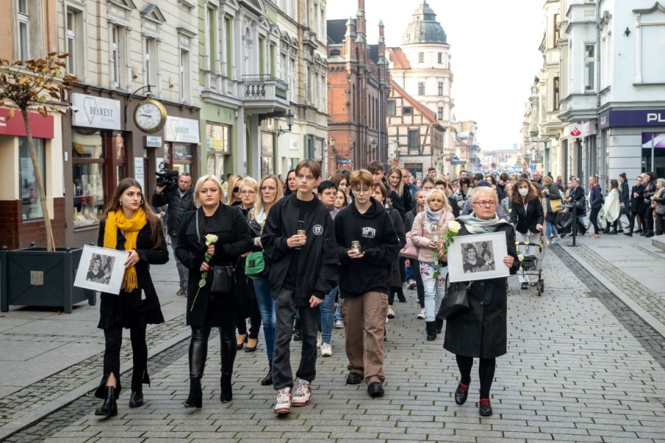 Marsz milczenia przeszedł ulicami Inowrocławia/fot. Tytus Żmijewski, PAP