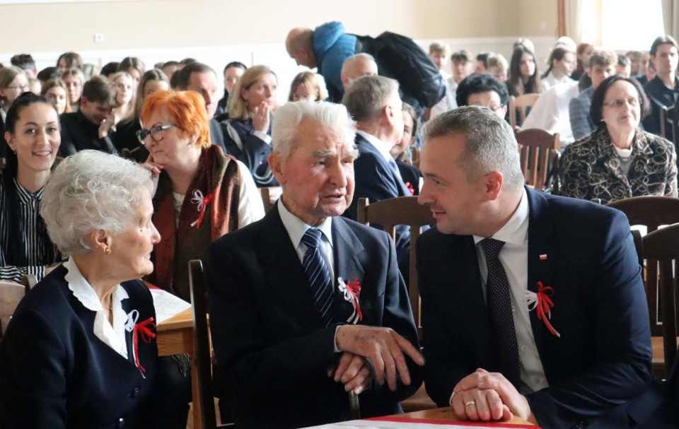 Ideą spotkania jest wspólne świętowanie niepodległości przez młodych – uczniów – i starszych, w tym żołnierzy, kombatantów/mat. wojewoda kujawsko-pomorski Mikołaj Bogdanowicz, Facebook