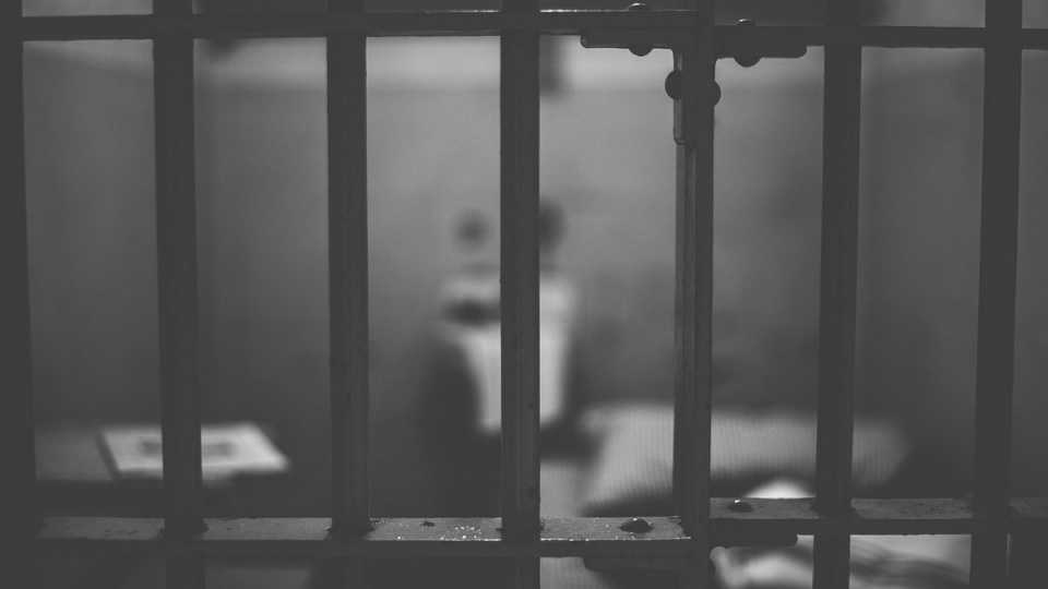 Kłymenko poinformował, że w areszcie w Chersoniu znaleziono akta dotyczące ok. 450 aresztowanych i więźniów/fot. Pixabay