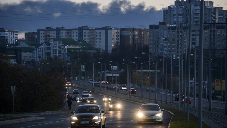 Po wtorkowym ataku rakietowym sił rosyjskich na ukraińskie obiekty infrastruktury prądu pozbawionych jest 7 mln użytkowników sieci. /fot. Vladyslav Musiienko