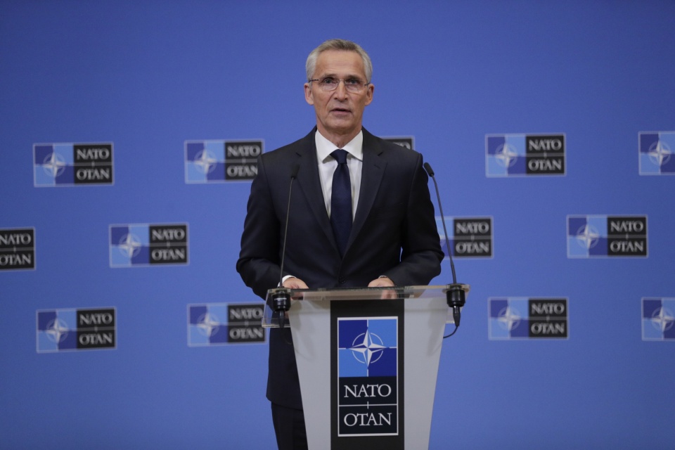 Sekretarz generalny NATO Jens Stoltenberg odniósł się do wojny na Ukrainie, ale również do przystąpienia Finlandii do Sojuszu/fot. PAP/EPA/OLIVIER HOSLET