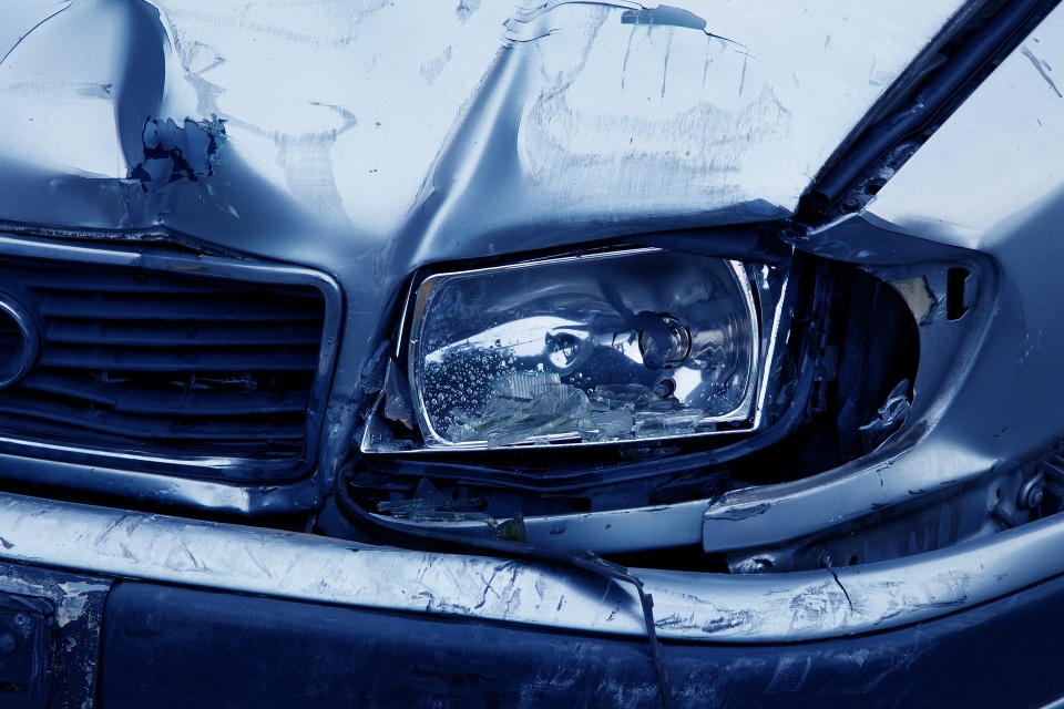 Samochodowe wraki często służą strażakom do ćwiczeń. W Brześciu Kujawskim nieczynne auta padły łupem złodziei. Zdjęcie ilustracyjne./fot. Pixabay