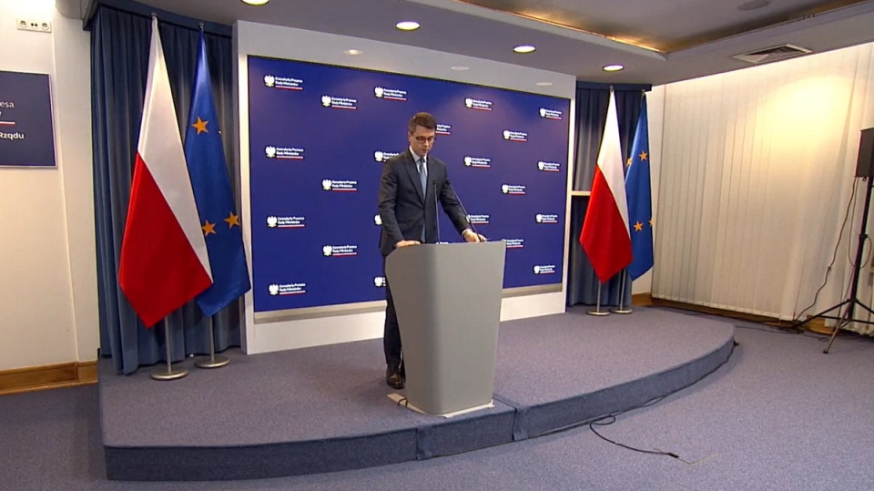 Rzecznik rządu Piotr Müller podczas konferencji prasowej/fot. Facebook