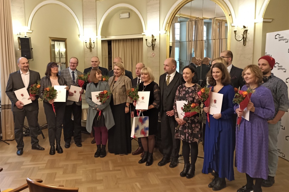 Trzynastu pracowników instytucji kultury z regionu uhonorowanych zostało nagrodami marszałka województwa. /fot. Monika Kaczyńska