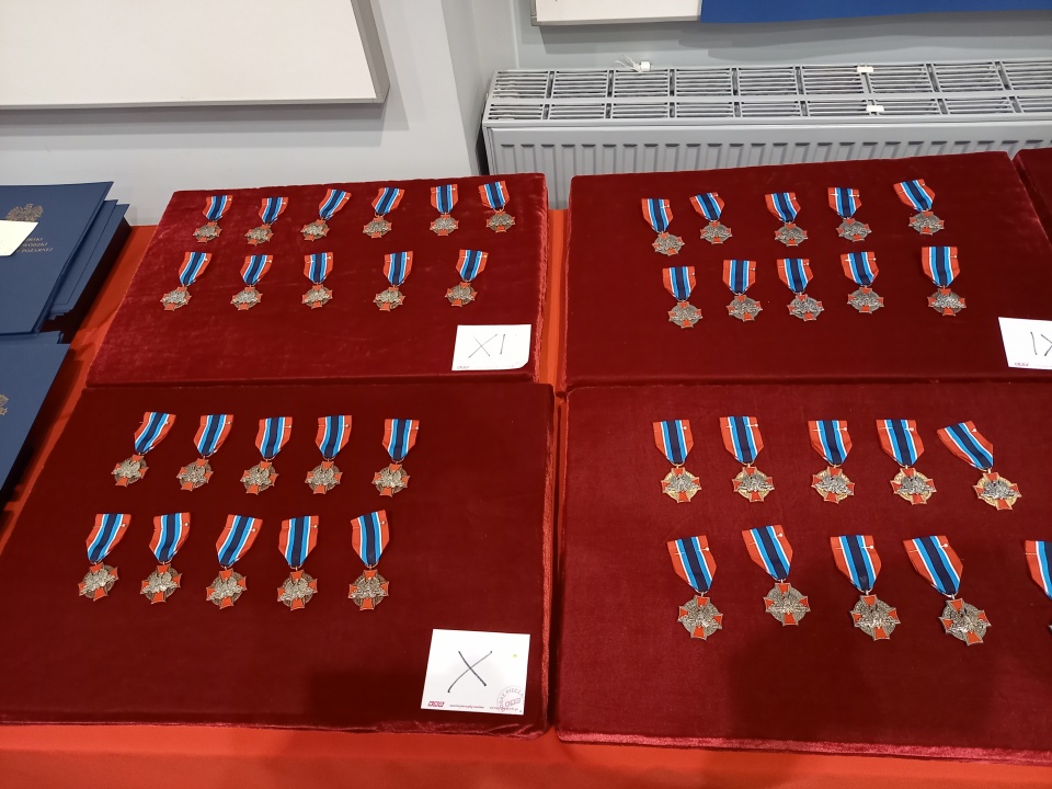 Medale, które otrzymali zasłużeni strażacy/fot. Agata Raczek