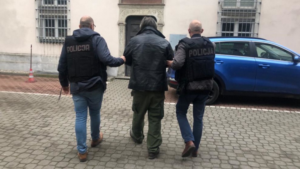Do sądu w Gdańsku wpłynął wniosek prokuratora o tymczasowe aresztowanie pomysłodawcy przestępczego procederu, który dodatkowo usłyszał zarzut kierowania zorganizowaną grupą przestępczą/fot. materiały policji
