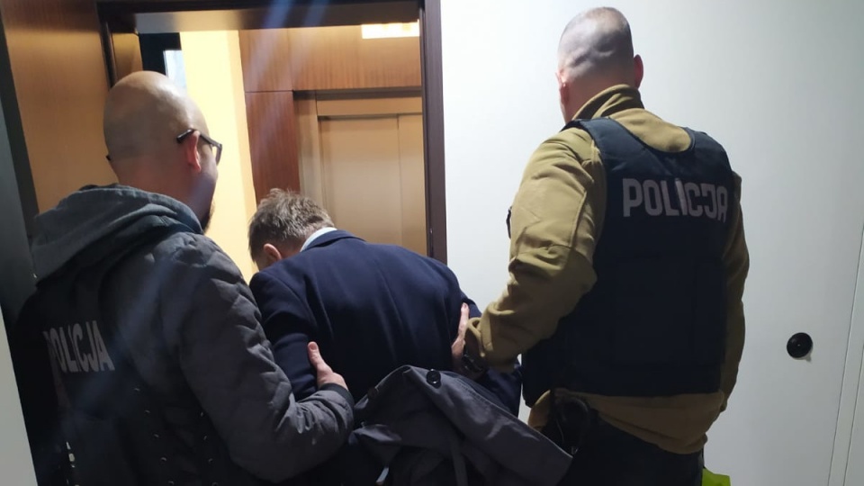 Do sądu w Gdańsku wpłynął wniosek prokuratora o tymczasowe aresztowanie pomysłodawcy przestępczego procederu, który dodatkowo usłyszał zarzut kierowania zorganizowaną grupą przestępczą/fot. materiały policji