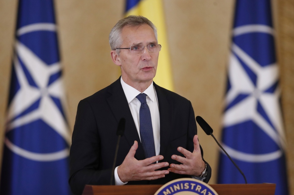 Jens Stoltenberg, sekretarz generalny NATO, podczas konferencji prasowej w Bukareszcie/fot. Robert Gehment, PAP/EPA