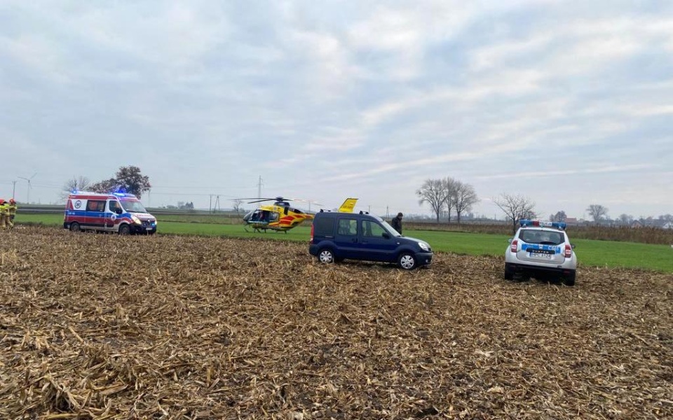 Wypadek przy wycince drzew na polu w gminie Radziejów/fot. materiały policji