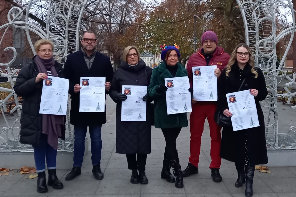 Trwa akcja „Ciepło serca w słoiku". Jej organizatorzy chcą przygotować paczki dla potrzebujących. Czekają więc na dary od mieszkańców./fot. Tatiana Adonis