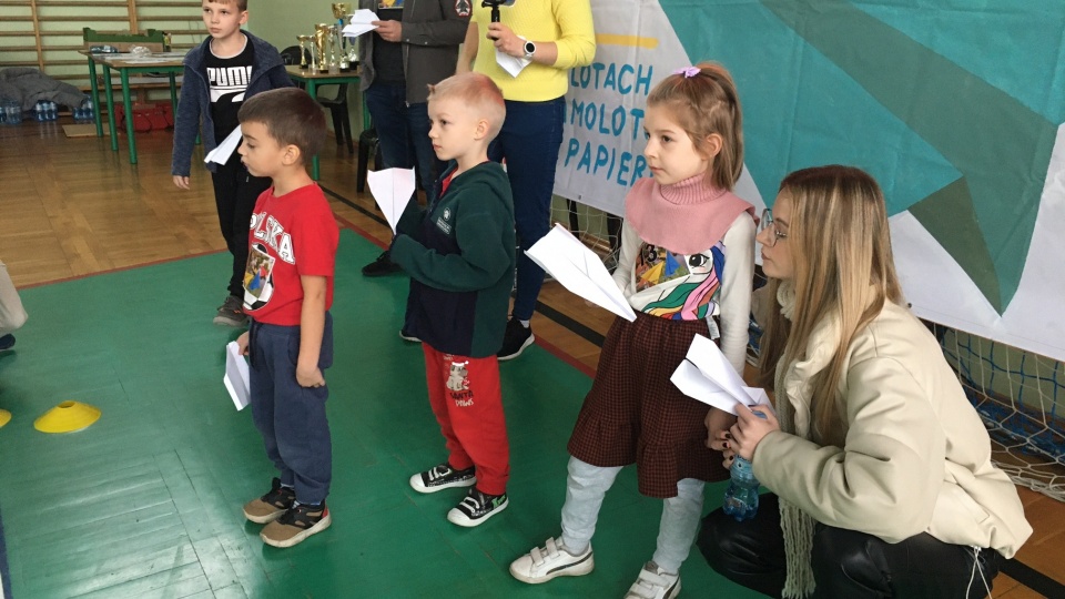 Dzieci chętnie wzięły udział w rywalizacji. Fot.: Elżbieta Rupniewska